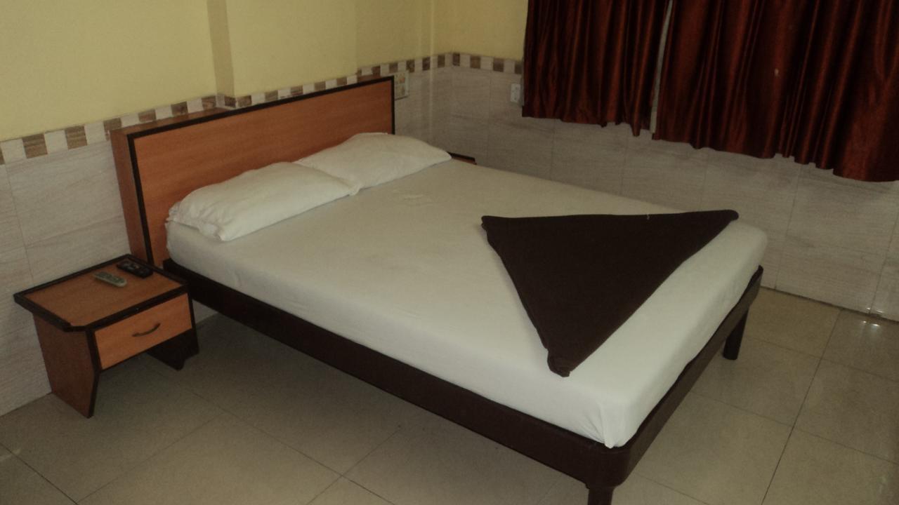 Girija Payyade Hotel Kalyan Luaran gambar