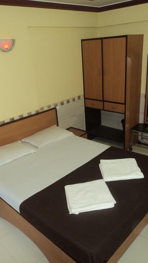 Girija Payyade Hotel Kalyan Luaran gambar