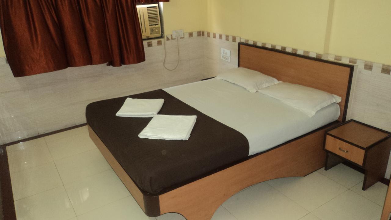 Girija Payyade Hotel Kalyan Luaran gambar