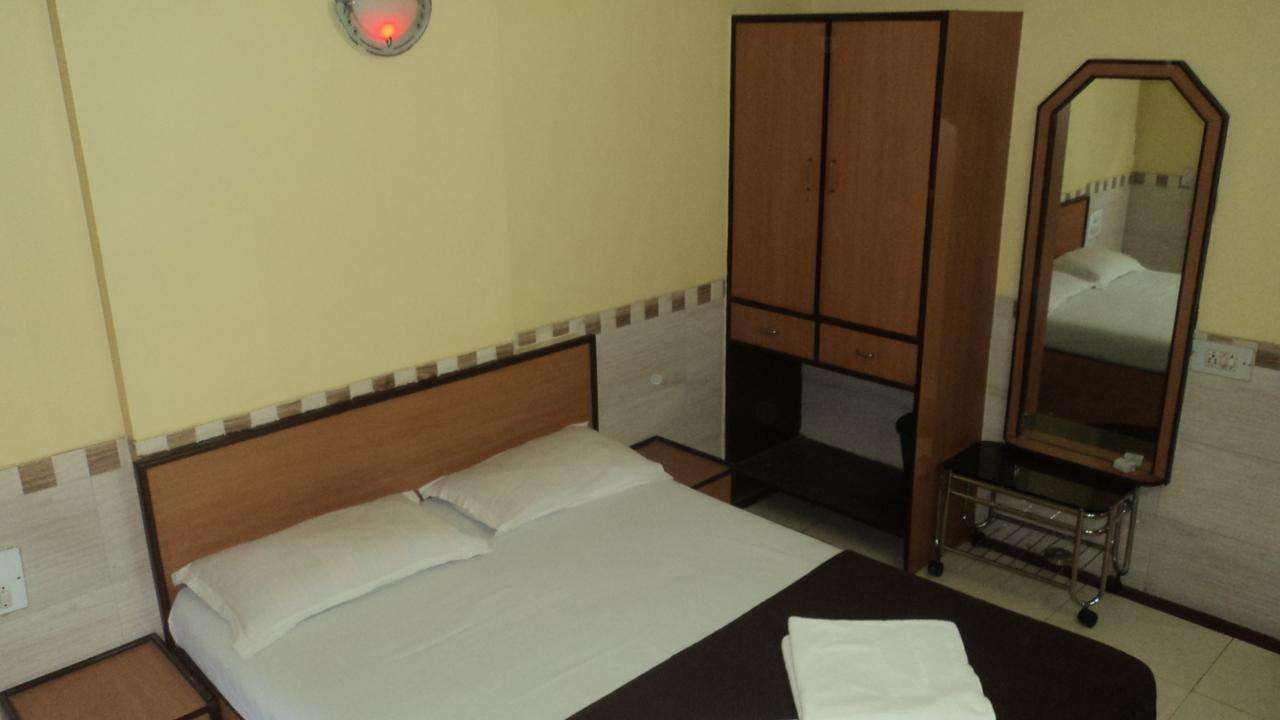 Girija Payyade Hotel Kalyan Luaran gambar