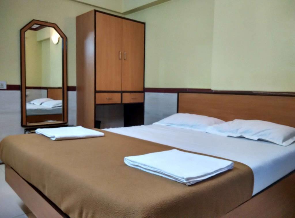 Girija Payyade Hotel Kalyan Luaran gambar