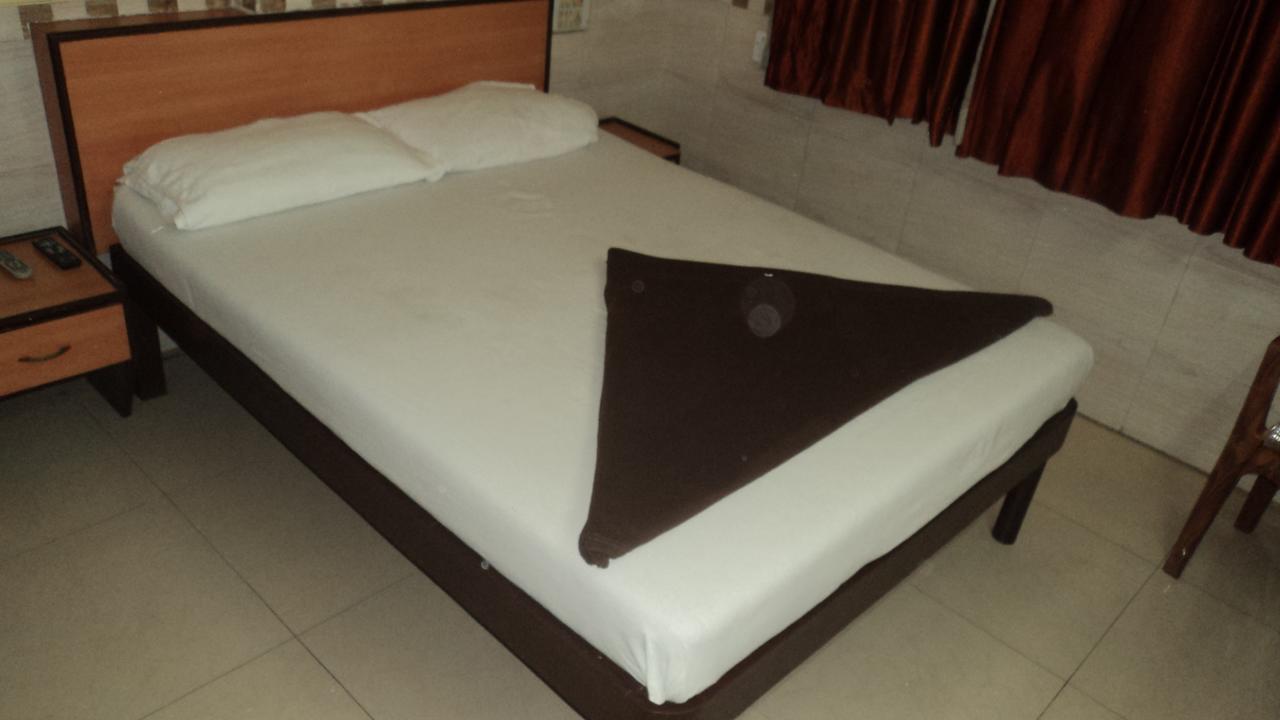 Girija Payyade Hotel Kalyan Luaran gambar