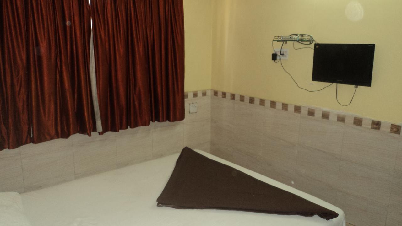 Girija Payyade Hotel Kalyan Luaran gambar
