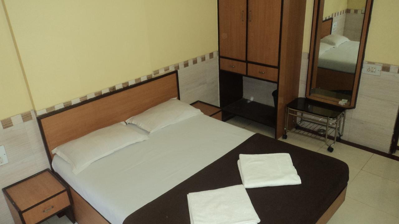Girija Payyade Hotel Kalyan Luaran gambar