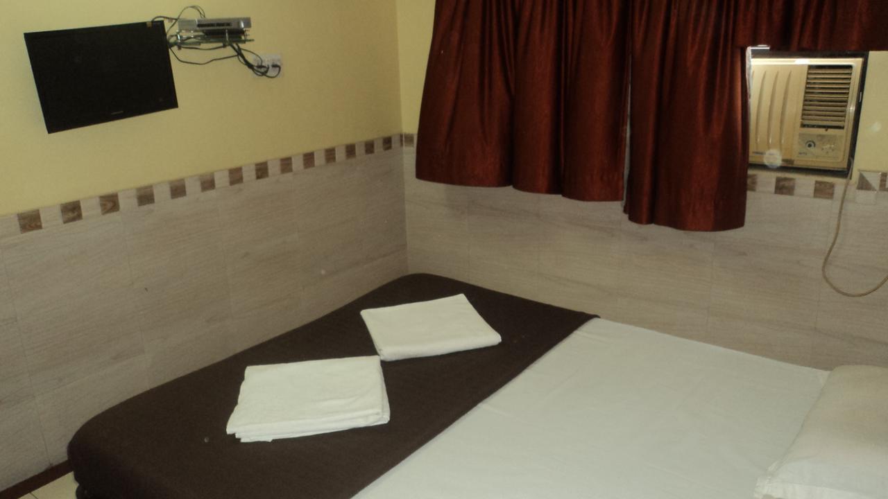 Girija Payyade Hotel Kalyan Luaran gambar