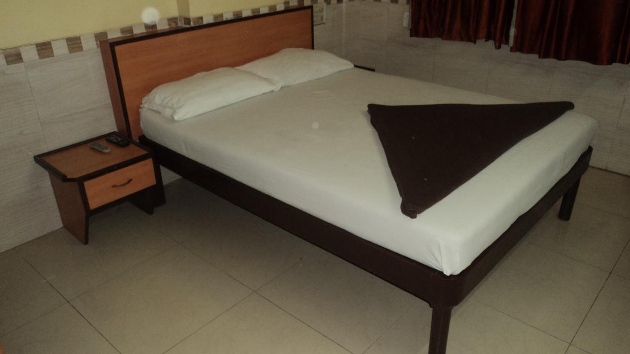 Girija Payyade Hotel Kalyan Luaran gambar