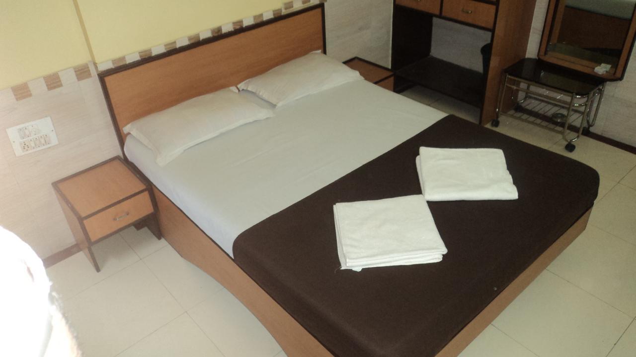 Girija Payyade Hotel Kalyan Luaran gambar