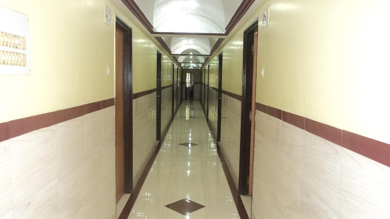 Girija Payyade Hotel Kalyan Luaran gambar